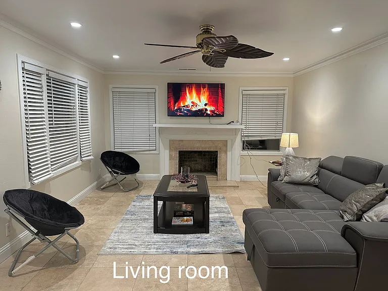 1441 Arnold Ave — Photo 2