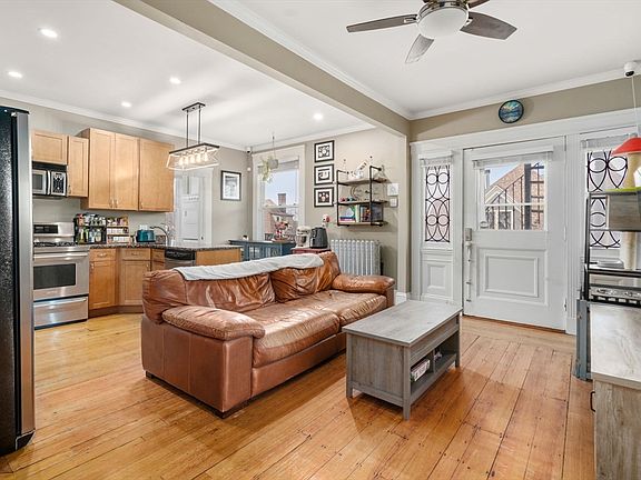 2nd image of 40 Cushing Ave APT 4