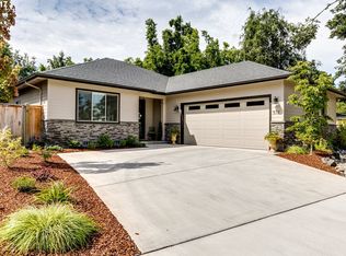 512 Silver Meadows Dr, Eugene, OR 97404