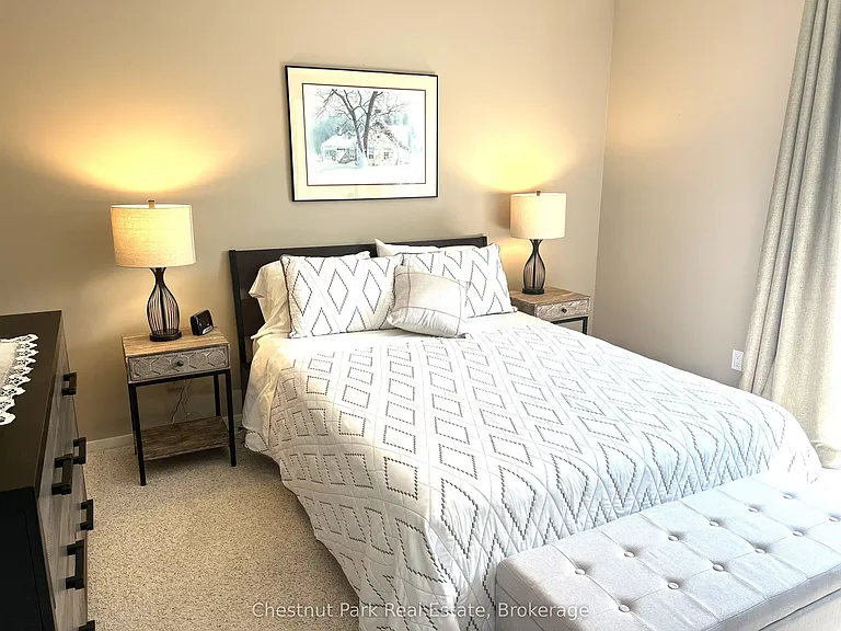 550 Oxbow Cres — Photo 13