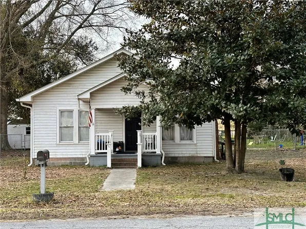 170 E Burkhalter Street, Pembroke, GA 31321