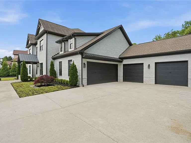 3020 Wallace Rd — Photo 2