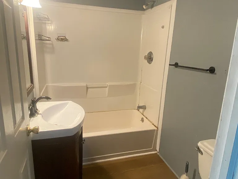 1224 N High St — Photo 13