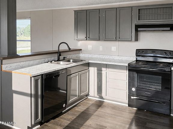 3rd image of 1968 Greenwood Rd