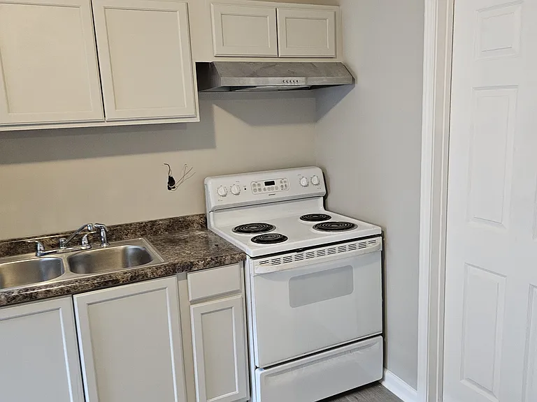 2551 Bank St #A — Photo 3