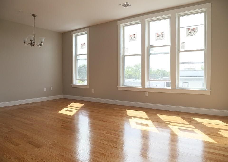 2nd image of 59 Bellingham St #2