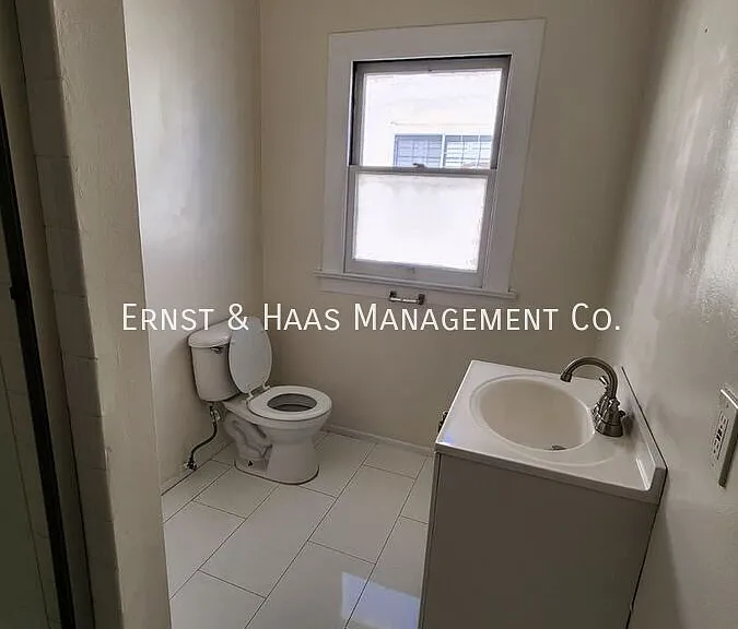 528 N Kenmore Ave — Photo 10