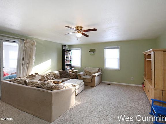 4th image of 322 W Lake St