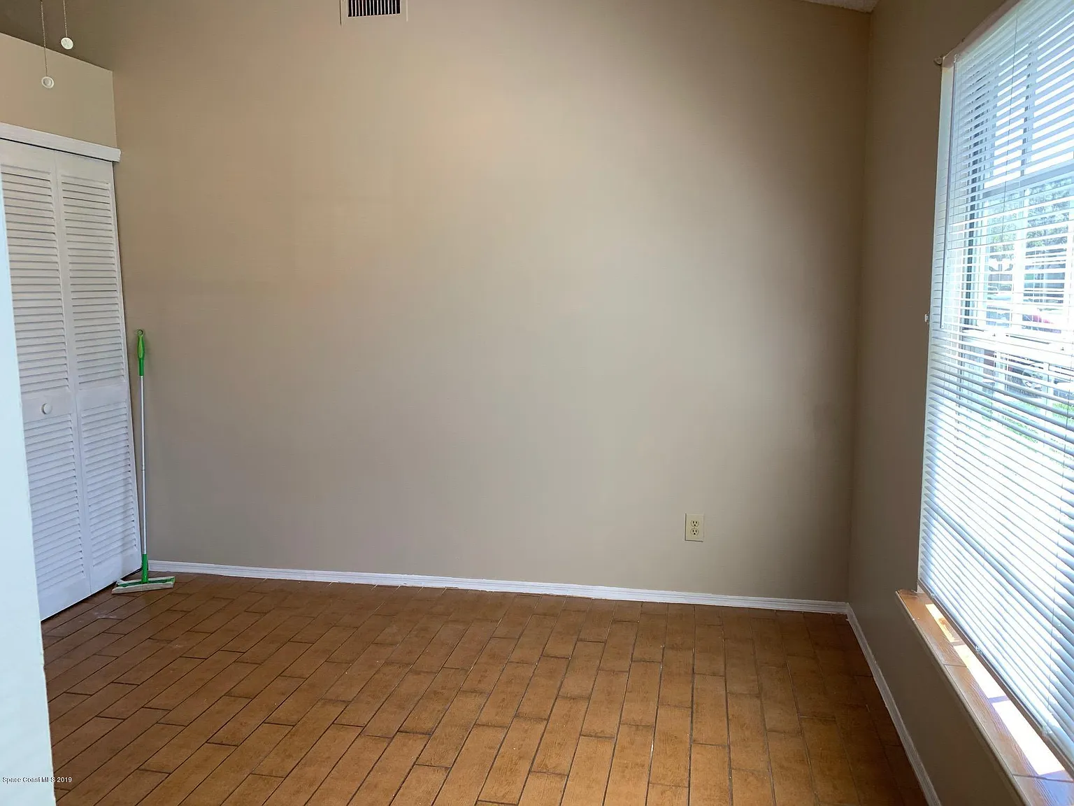 3 bed, 2.0 bath, 1156 sqft, $1,975 — Photo 3