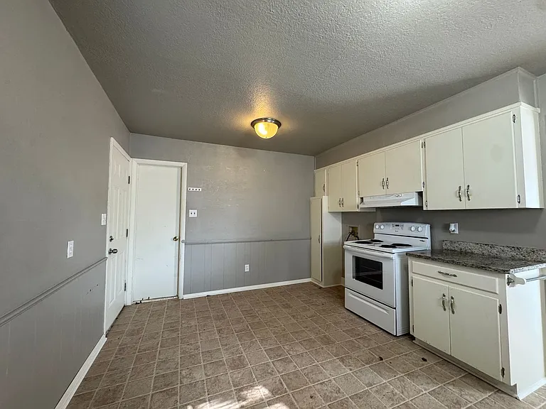2918 NW 73rd St — Photo 17