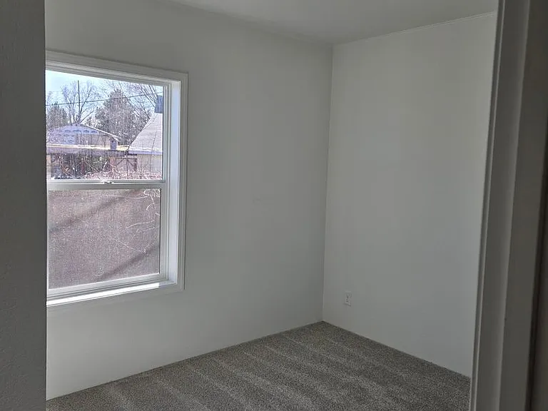 816 N Midland Blvd — Photo 5