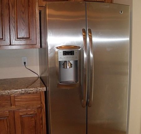 Refrigerator stays