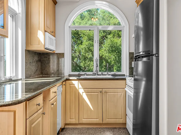 11244 Briarcliff Ln — Photo 37