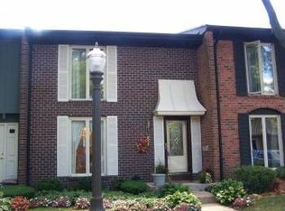 8 Kensington Loop, Elgin, IL 60123