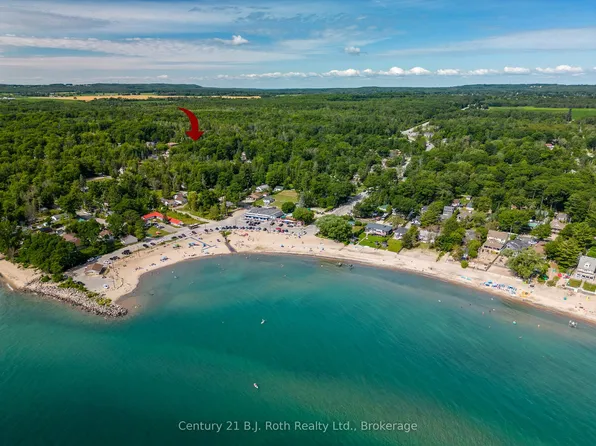 8 Arbor Rd, Tiny, ON L0L 2J0