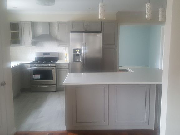 2nd image of 1621 Park Pl