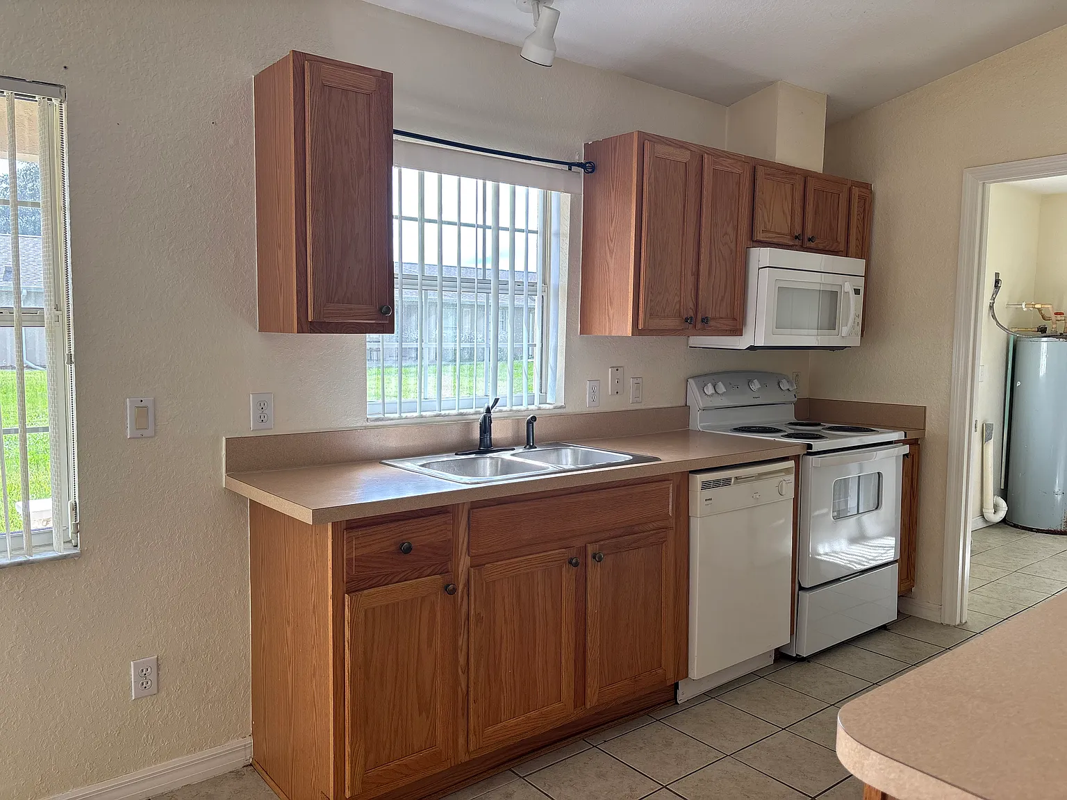 2 bed, 1100 sqft, $1,325 — Photo 2