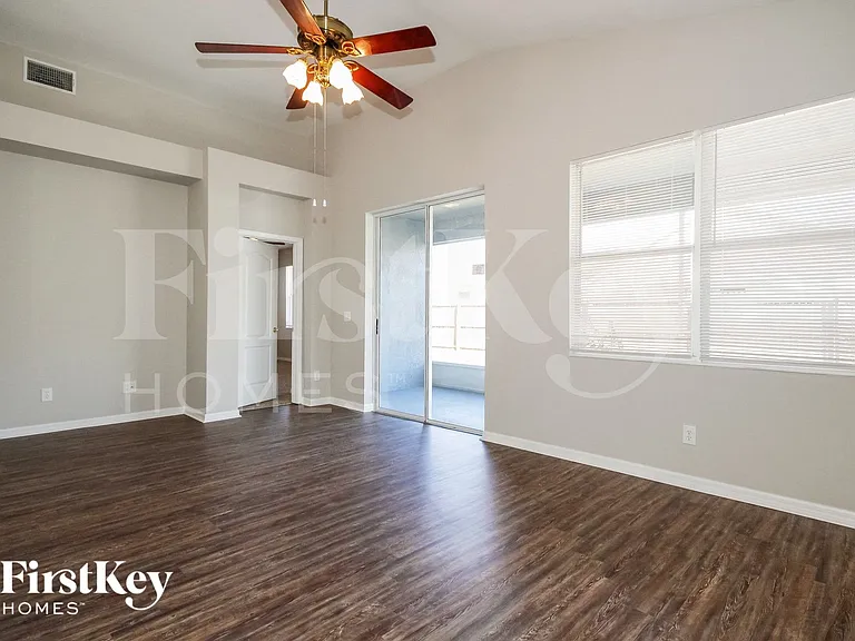 8719 Sandy Plains Dr — Photo 5