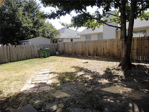2nd image of 1014 Mohican St
