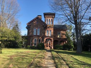 306 College W, Jonesborough, TN 37659