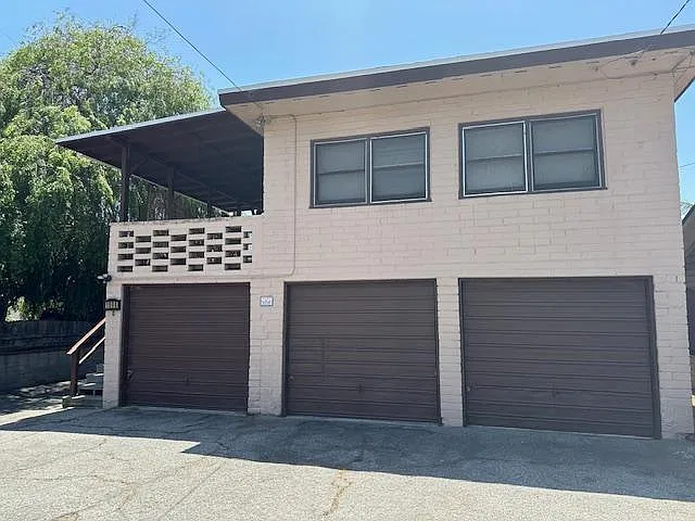 1098 E Orange Grove Blvd — Photo 2