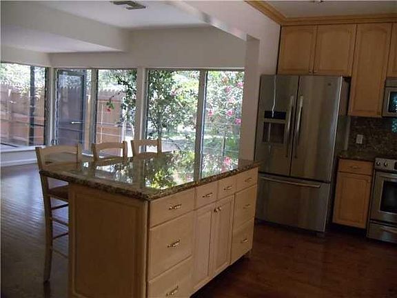 5th image of 26 SE 9th Ave