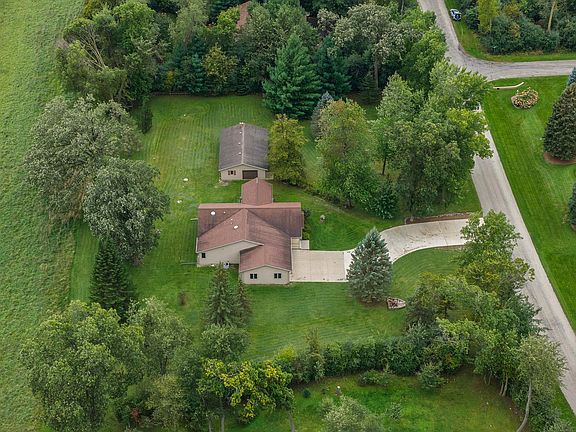 3rd image of N3299 Hickory Dr