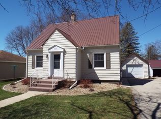 407 Commercial St, Strawberry Point, IA 52076