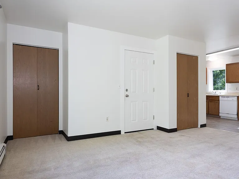 4798 Glasgow Dr — Photo 5