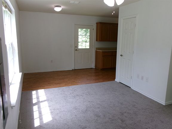 4th image of 204 Maxwell St