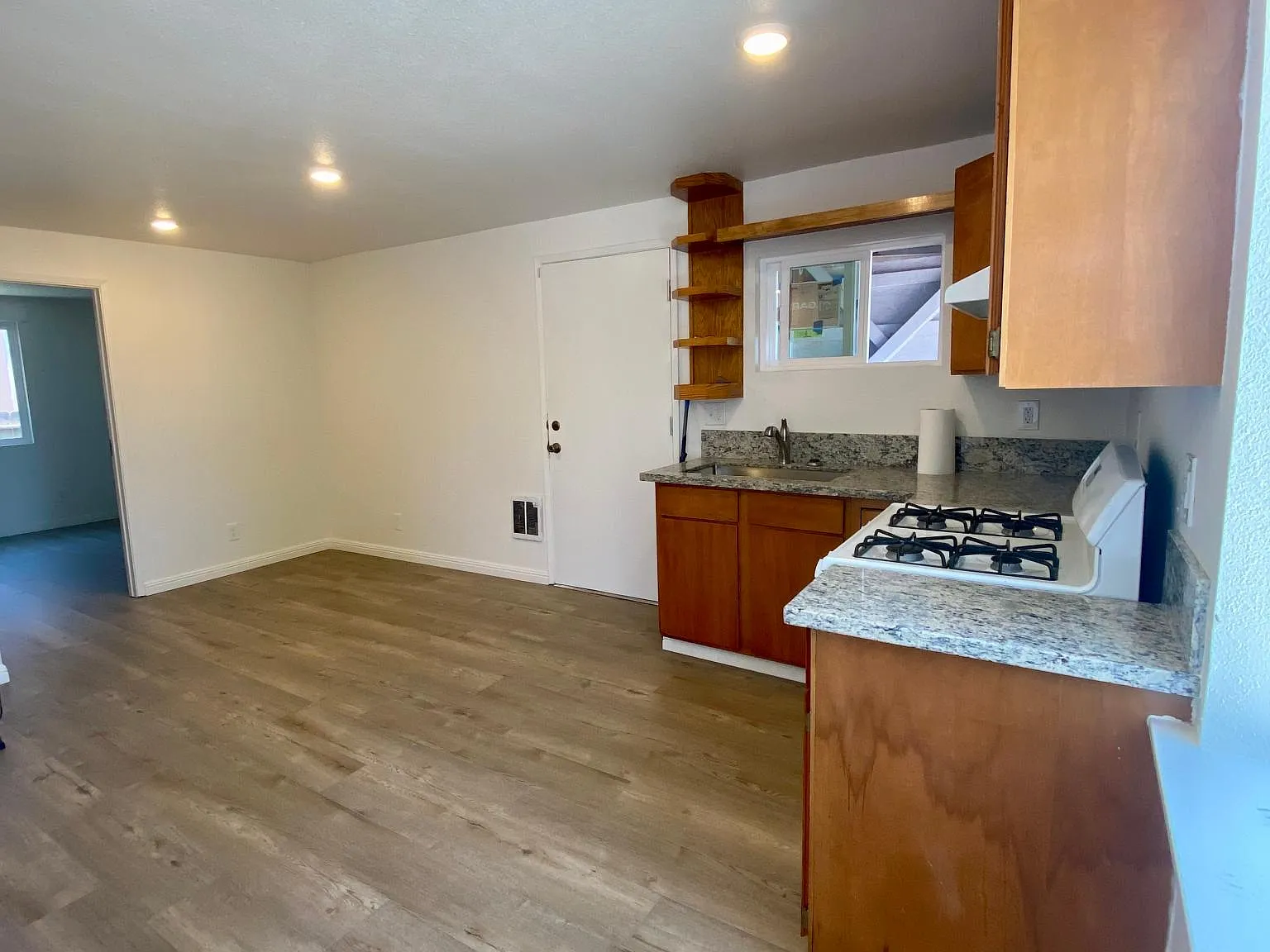 1 bed, 550 sqft, $1,975 — Photo 2