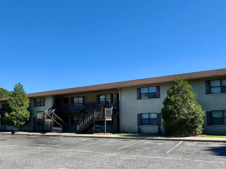 3211 Summer Pl #14