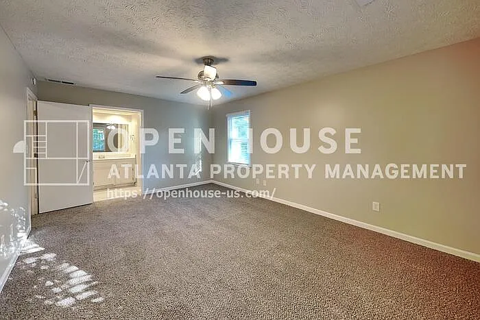 2709 Hawk Dr NE — Photo 9