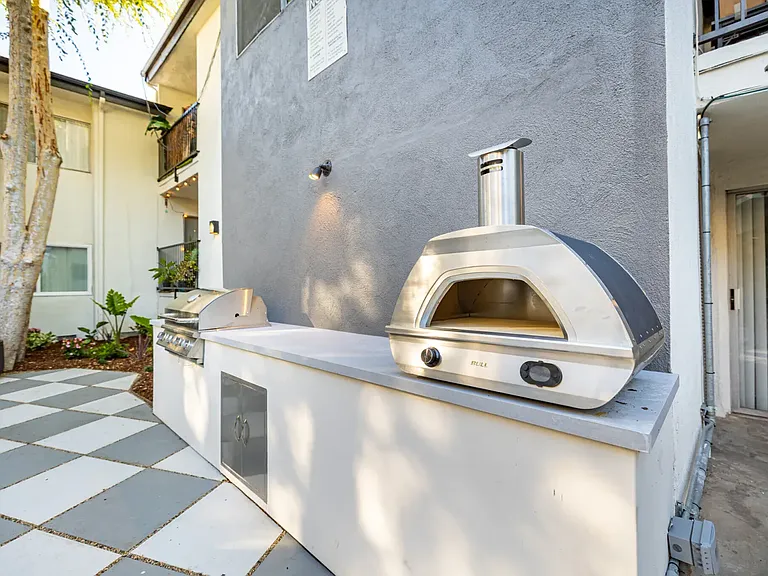 The Regal Villa Apts...Gorgeous Newly Remodeled 2 Bedroom.. Prime Location! CALL NOW! — Photo 2