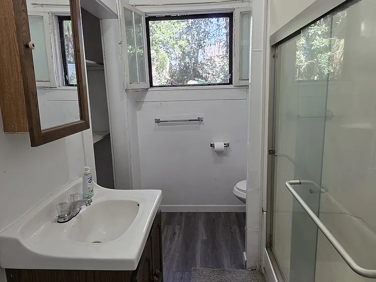 310 E Noble Ave — Photo 11