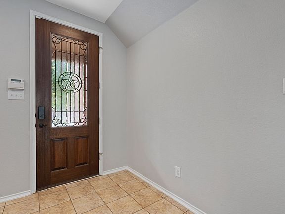3rd image of 1132 Hyde Park Dr