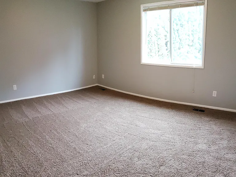 Upper bedroom (2)