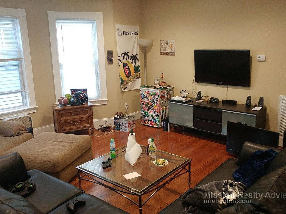 2nd image of 404 Centre St #1A