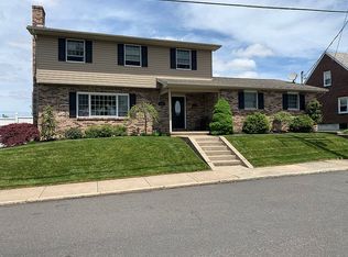 225 W High St, Hellertown, PA 18055