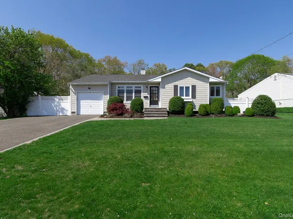 149 Barton Lane, Bayport, NY 11705