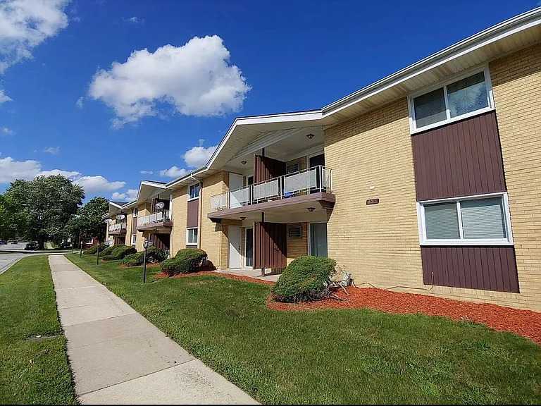18305 Exchange Ave #11 — Photo 1