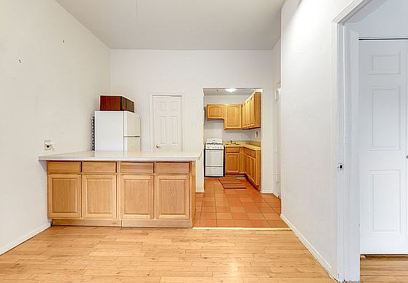 2nd image of 154 W 92nd St APT 4R
