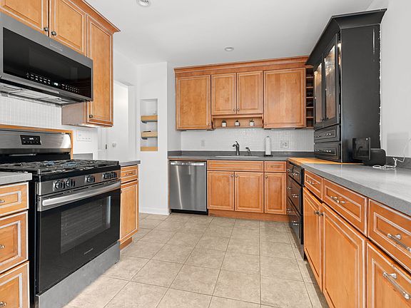 5th image of 337 W Margaret Ter