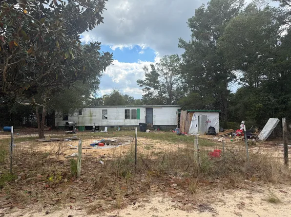 61 Juniper Ave W, Defuniak Springs, FL 32433