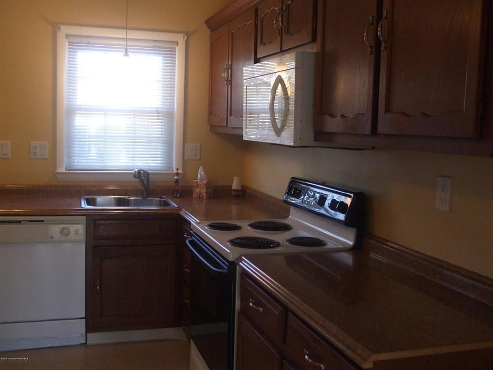1st image of 1044B Aberdeen Dr
