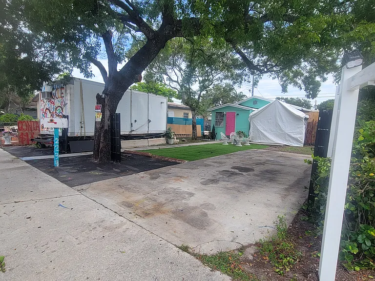 Sheridan St — Photo 47
