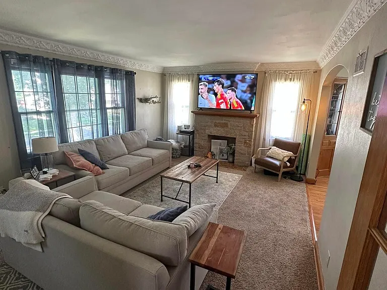 6525 W Wisconsin Ave #UPPER — Photo 3