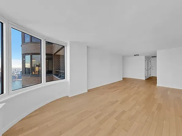 330 East 38th Street image 5 of 25