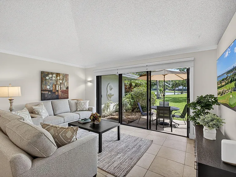 119 Club Dr — Photo 2