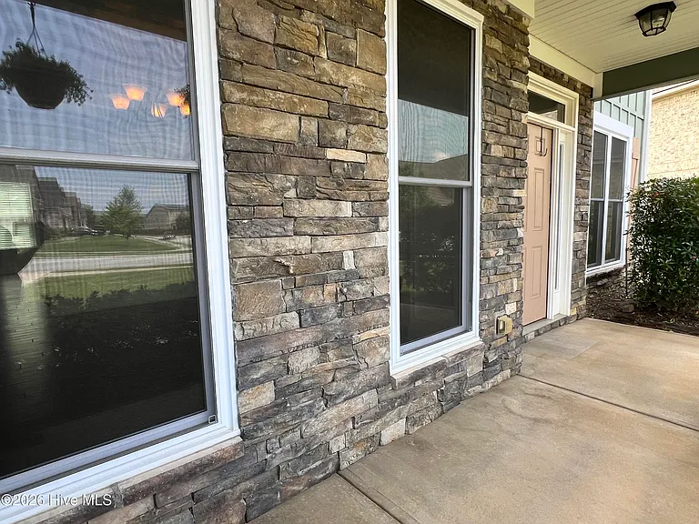 327 Clearwater Ln — Photo 3